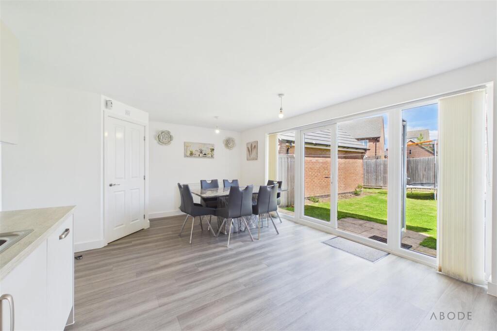 Chestnut Close, Burton-On-Trent photo 4