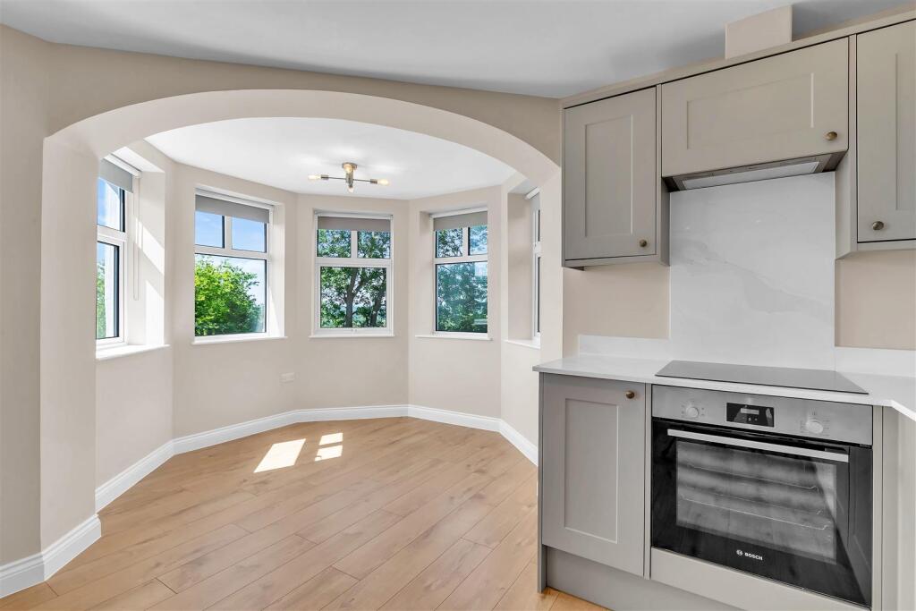 Langhurstwood Road, Horsham photo 4
