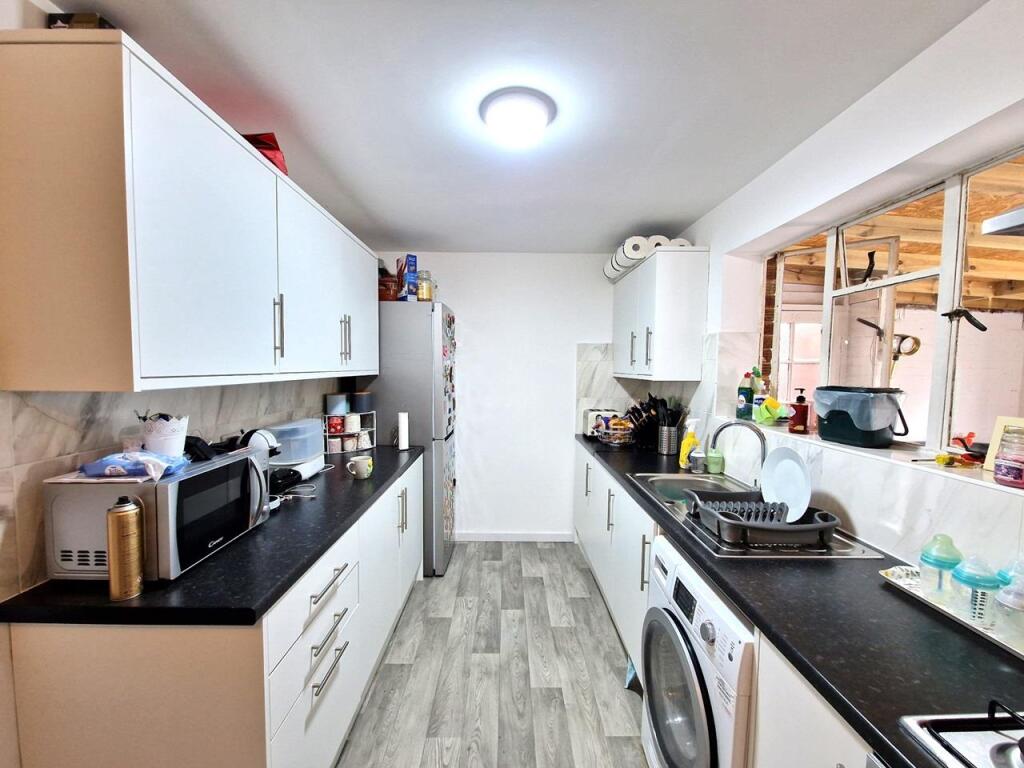 House in Twickenham - View 3