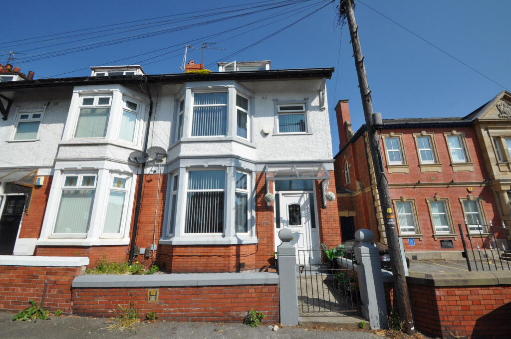 House in Wirral, Liverpool City Region - View 4