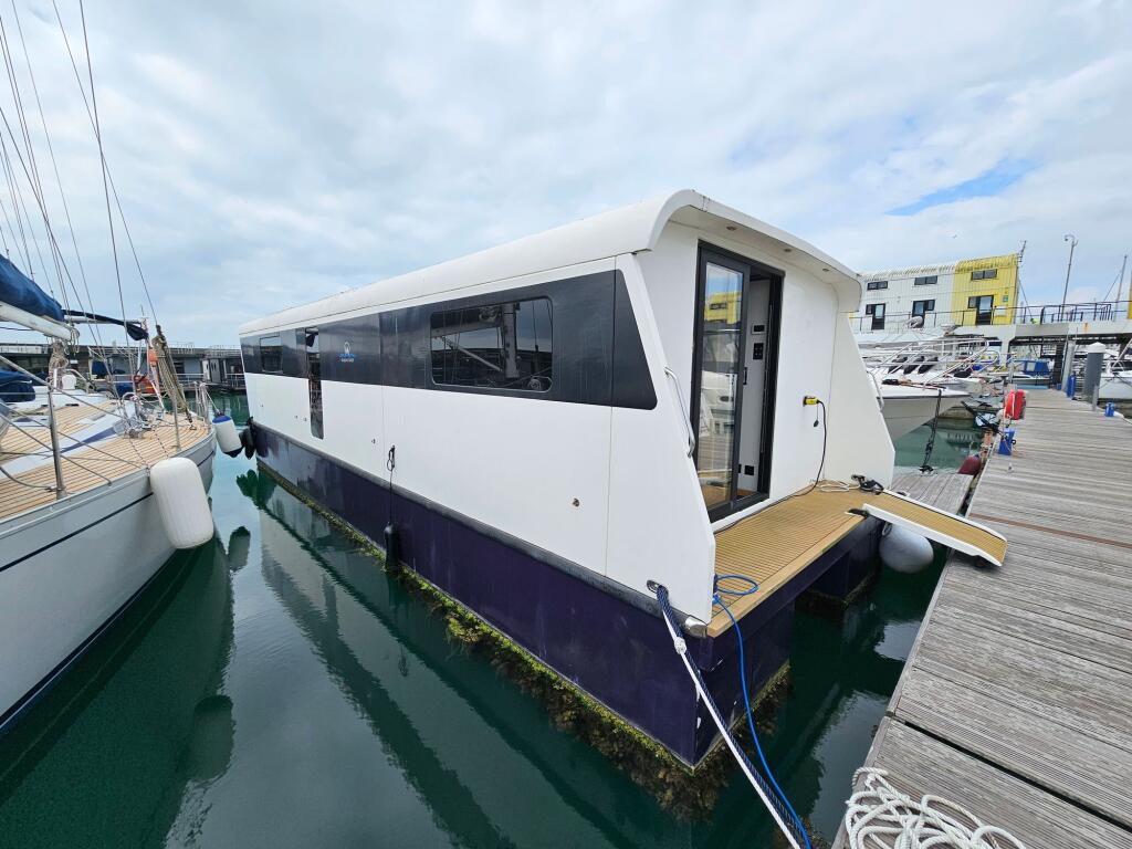 Inspiration 36ft Marina Boat & Waterlodge, Brighton, BN2 photo 2