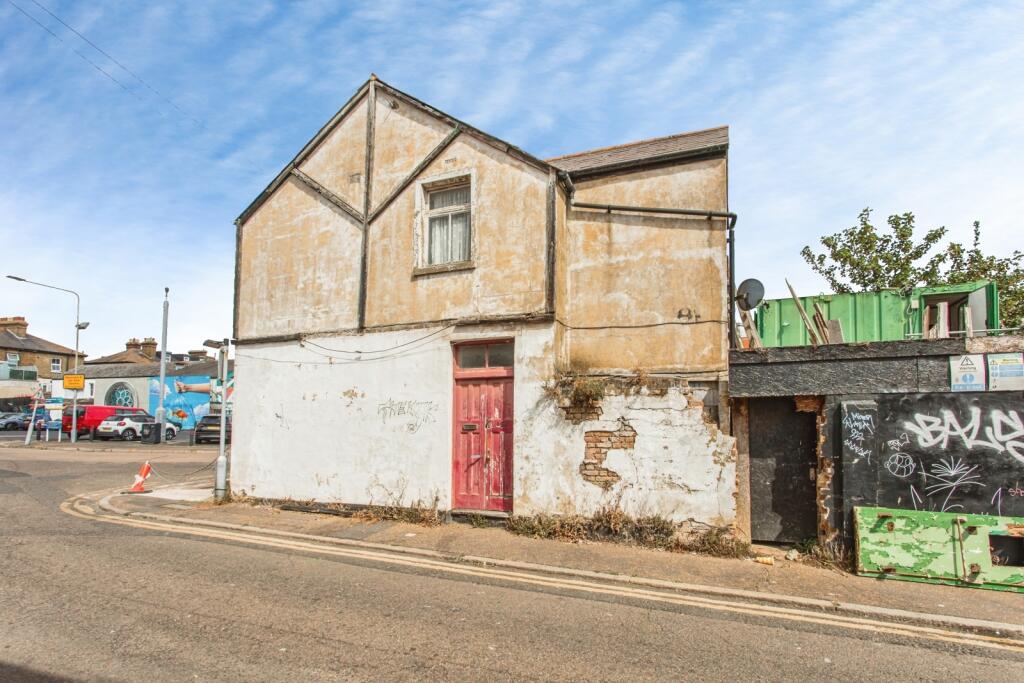 House in Southend-on-Sea, Essex - View 2