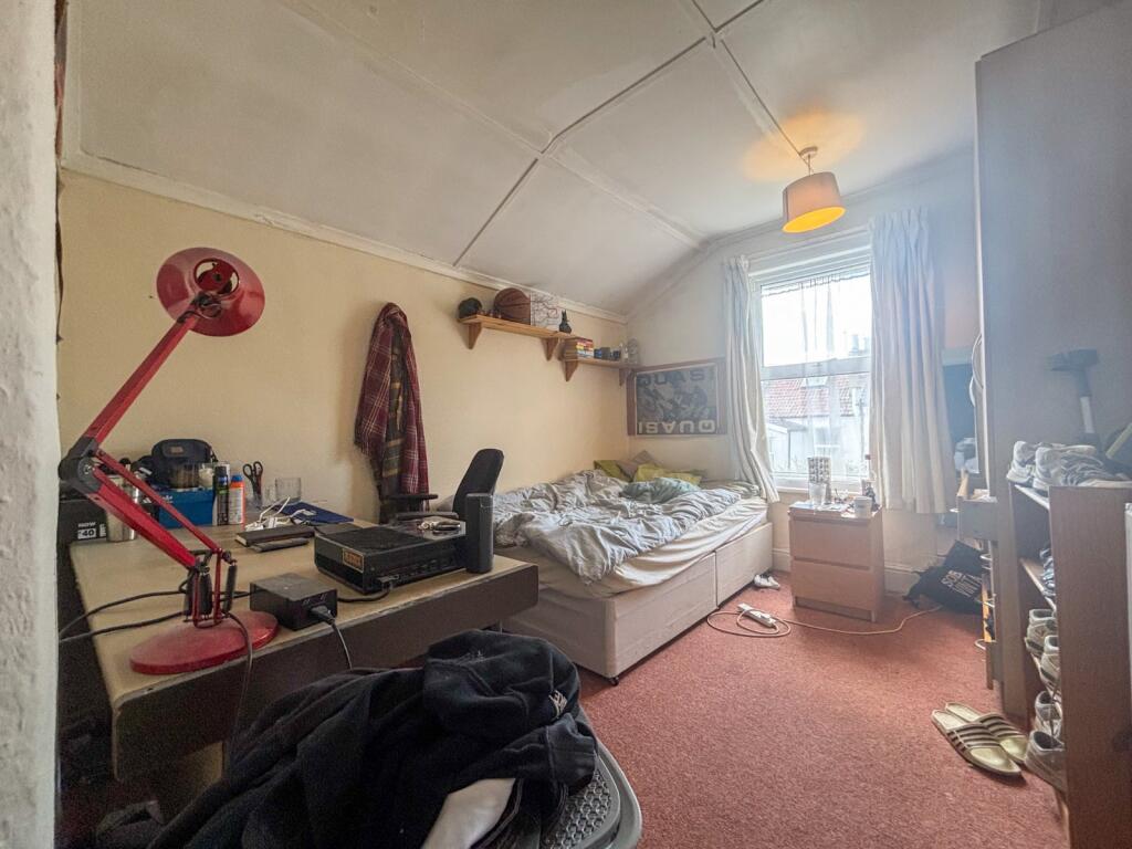 5 bedroom terraced house for rent