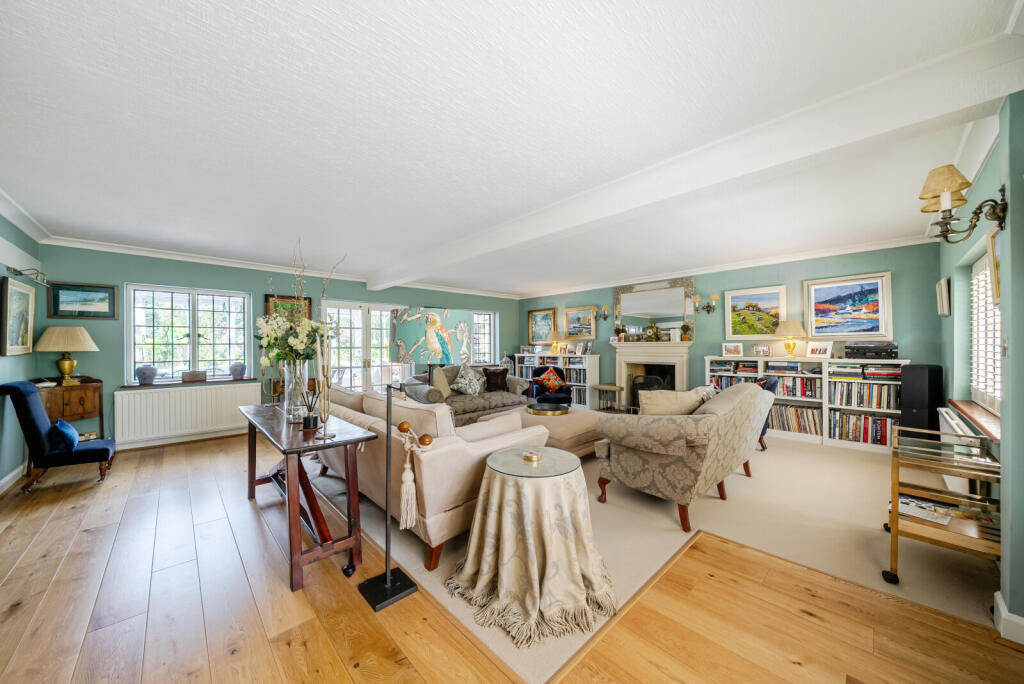 House in Woking, Maybury Estate, Sheerwater - More
