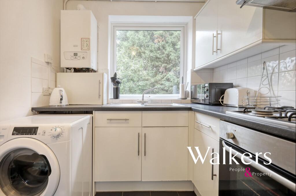 Apartment in Brentwood, Essex - More