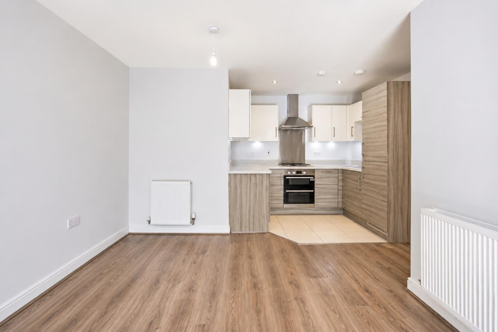 Apartment in Southall - View 5