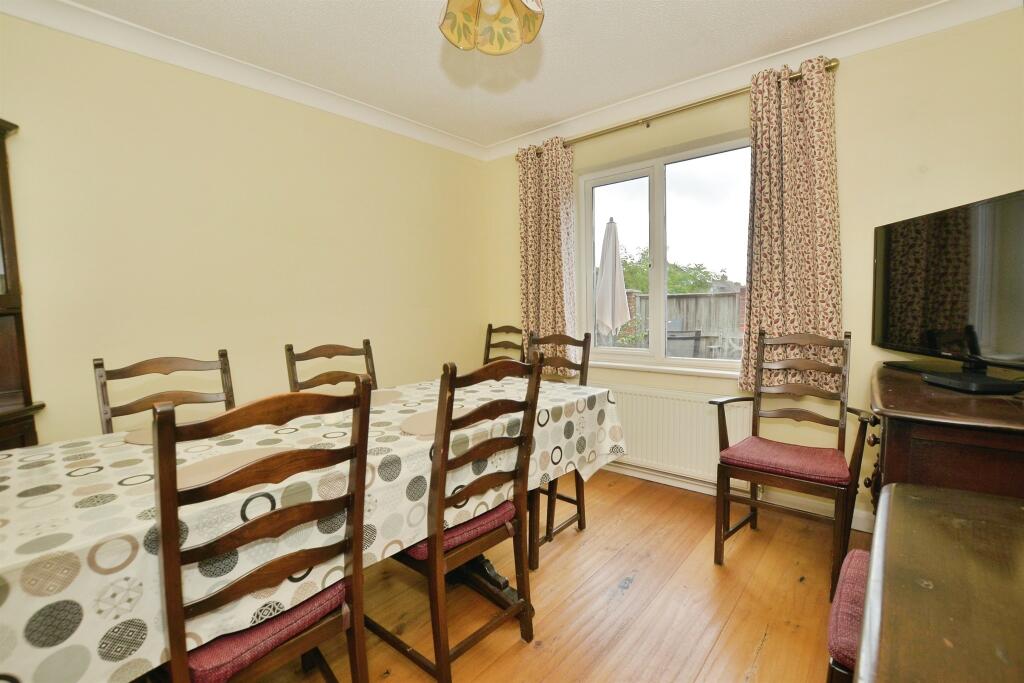 Broadhurst Drive, Kennington, ASHFORD photo 4
