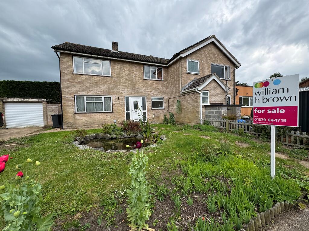 4-bed semi-detached on Eastlands, Stradbroke, Eye, £325,000