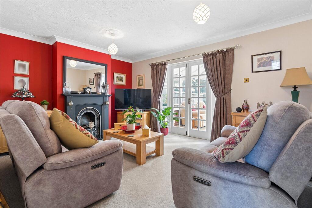House in Chatham, Medway - More