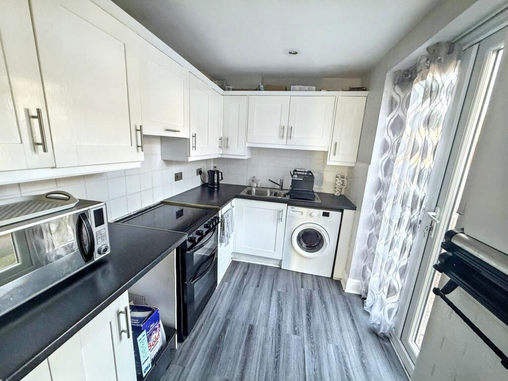 Raglan Close, Roseworth, Stockton-on-Tees, Durham, TS19 9LZ photo 4