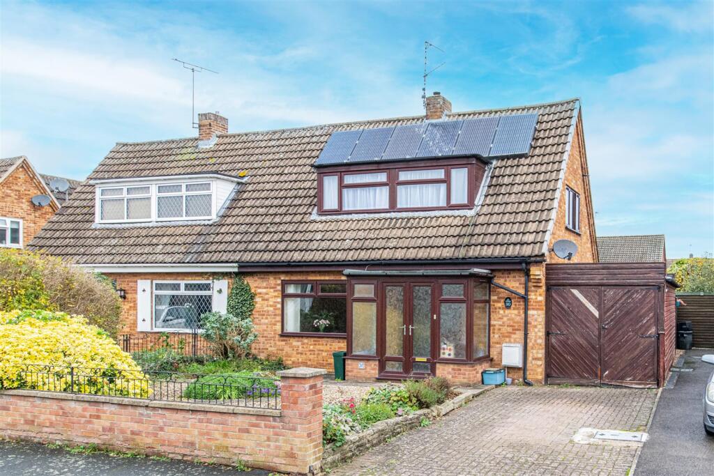 2-bed house on Essex Gardens, Market Harborough, £250,000