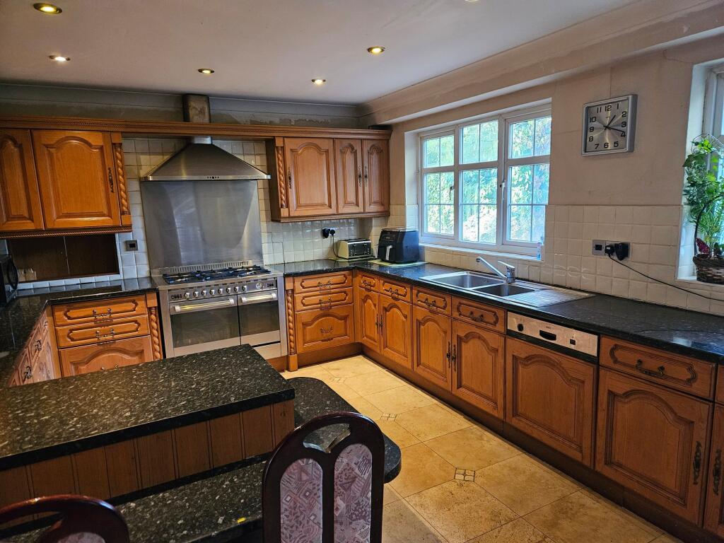 House in Slough - View 2