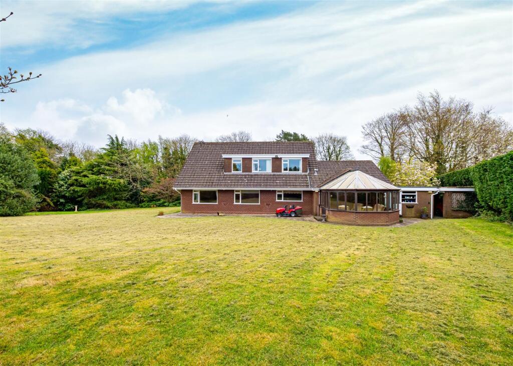 House in South Staffordshire, Codsall - View 3