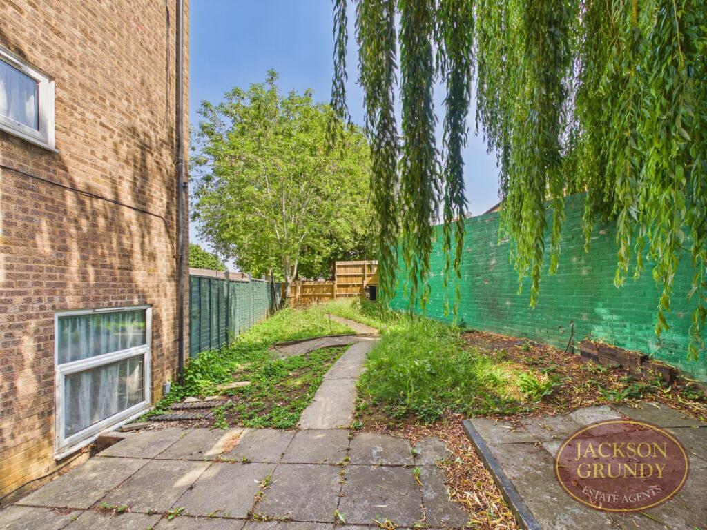 House in Northampton, Wellingborough - View 2