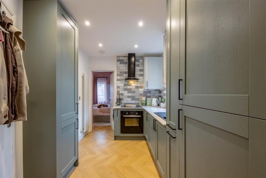 Apartment in Southend-on-Sea, Westcliff-on-Sea - More