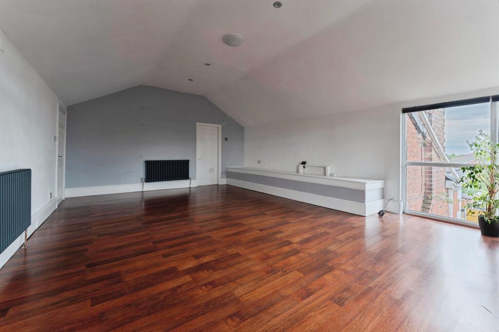 Apartment in Wirral, Liverpool City Region - View 3