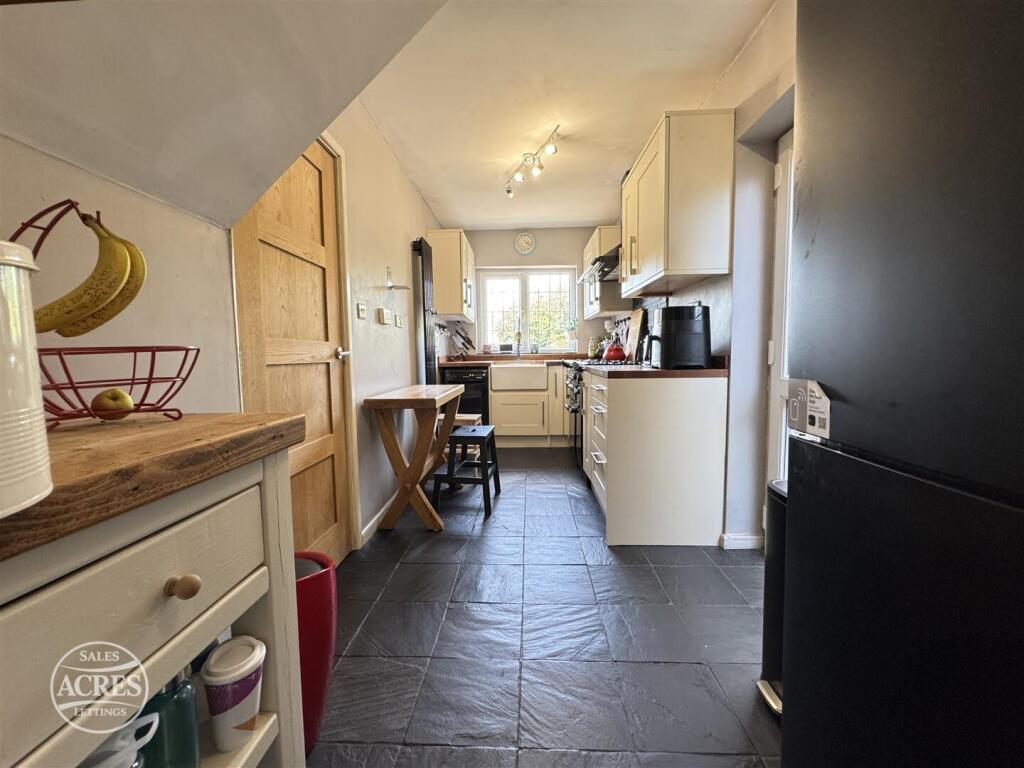House in Sandwell, West Midlands - More