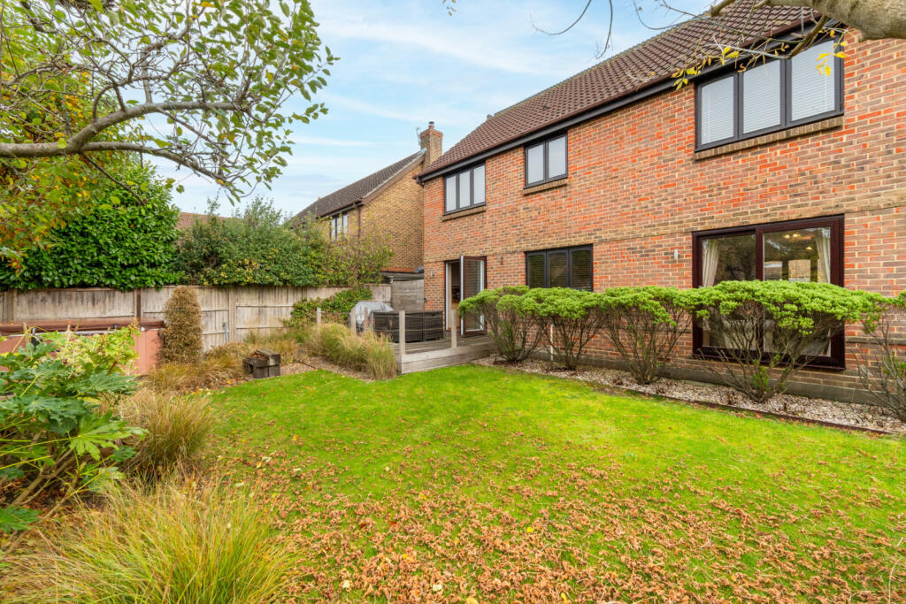 House in East Hertfordshire, Bishop's Gate, Bishop's Stortford - View 3