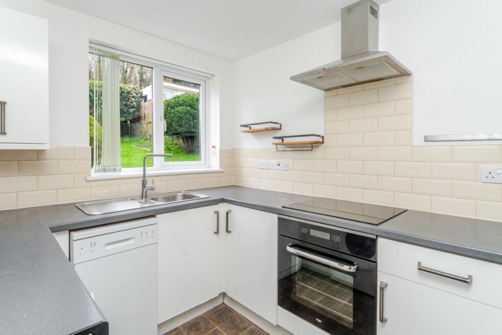 Eleanor Close, Twerton, BA2 photo 4