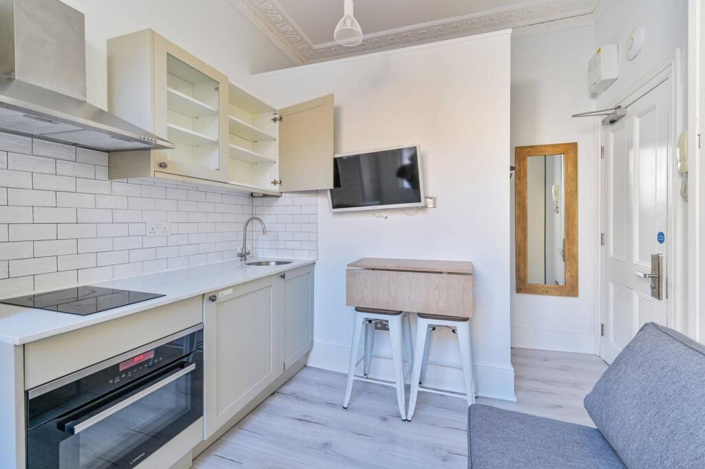 Apartment in London - View 3