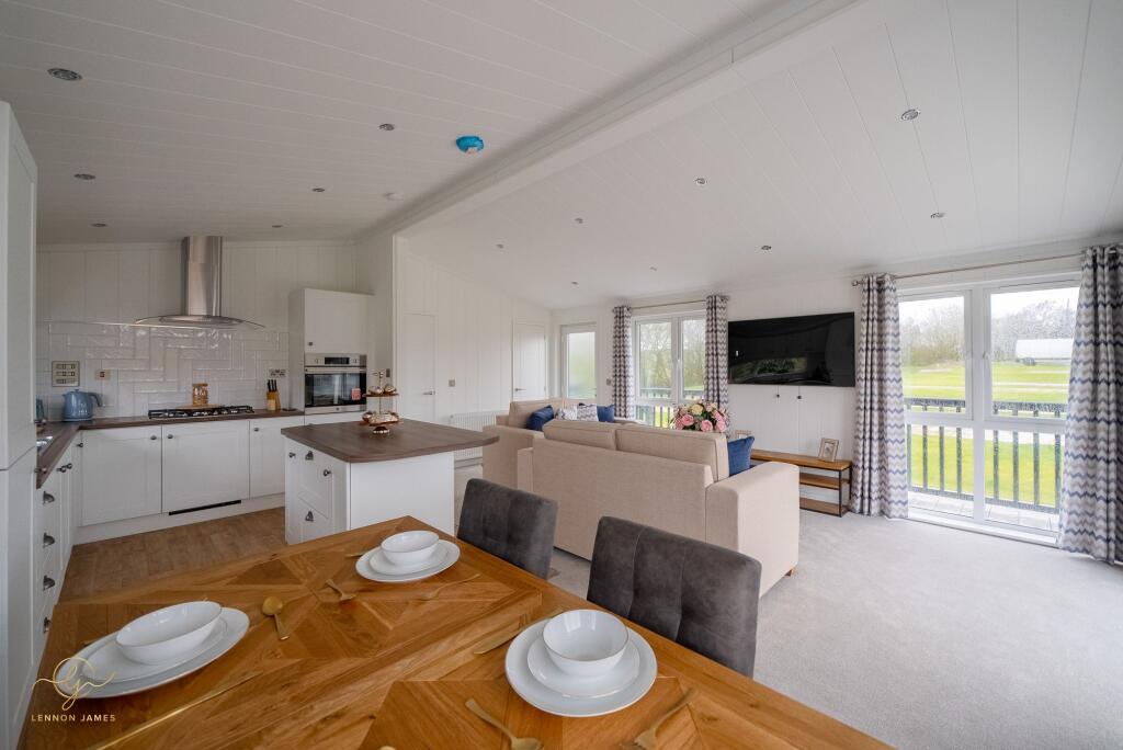 2-bed house on Cambridge Country Club, Toft Road, CB23, £350,000