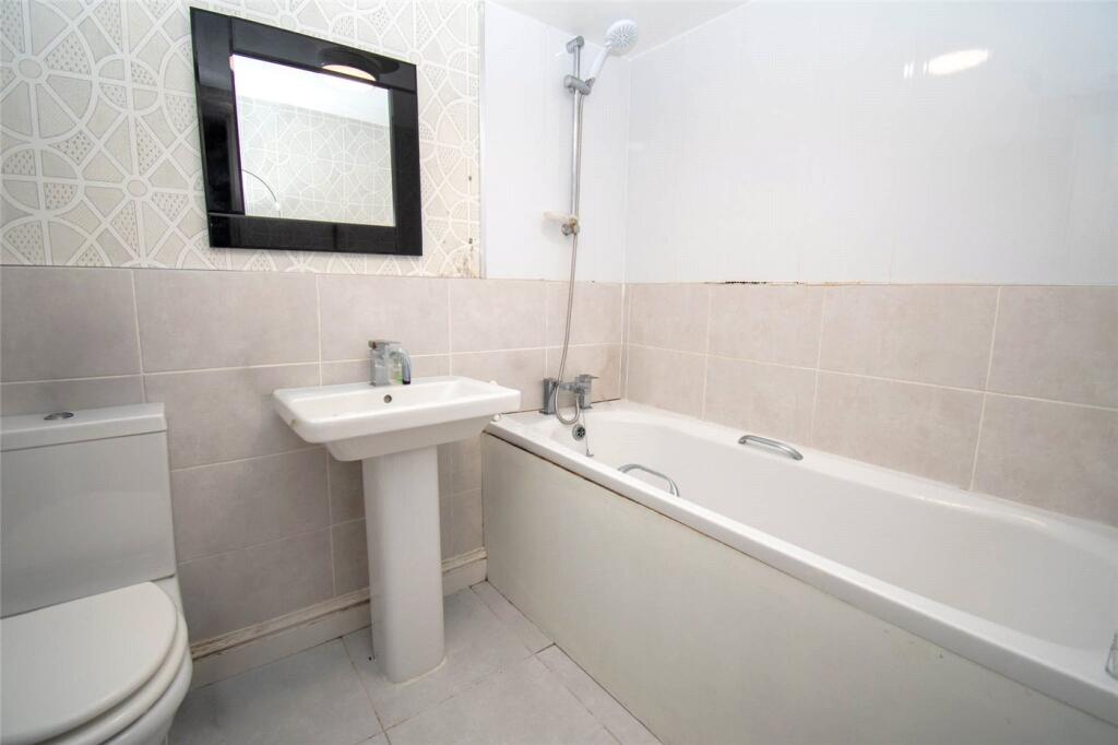 Apartment in Wirral, Liverpool City Region - More