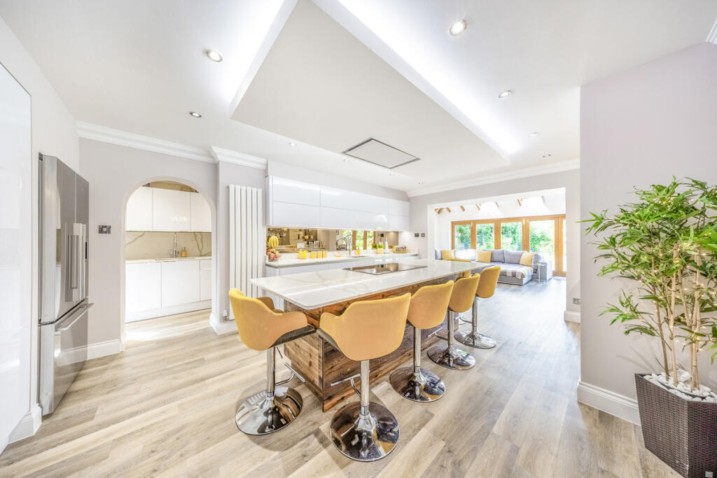 Finchampstead Road, Wokingham, RG40 - View 3