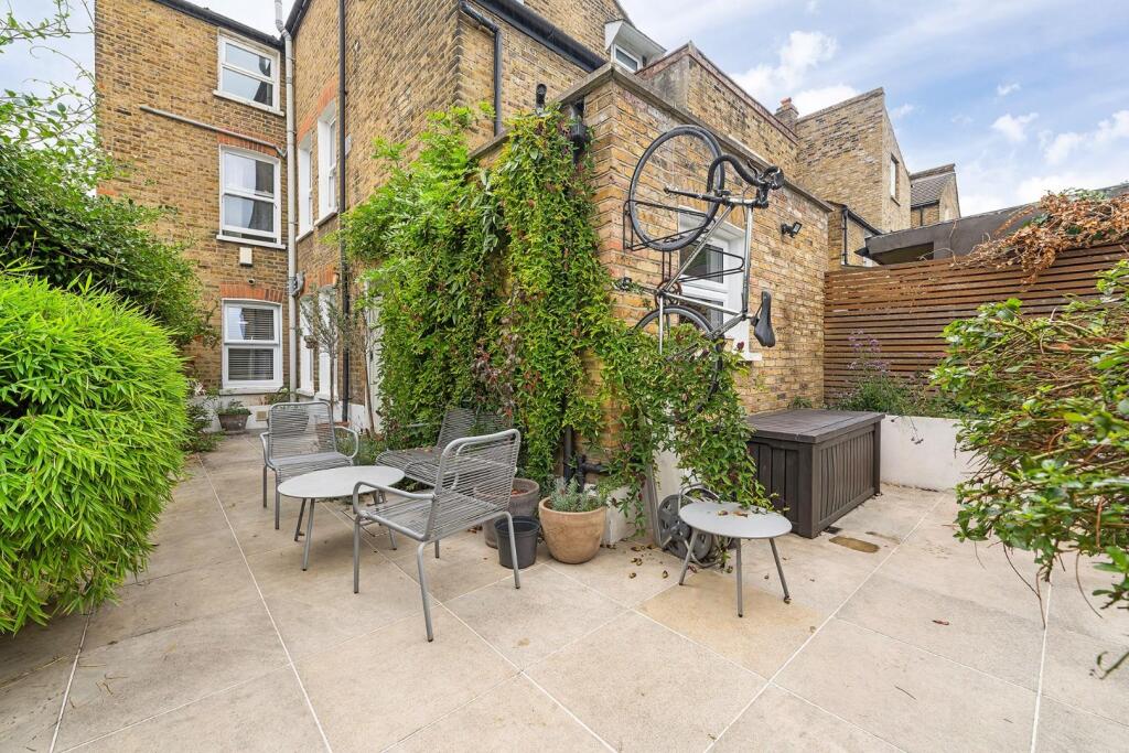 Apartment in London - View 3