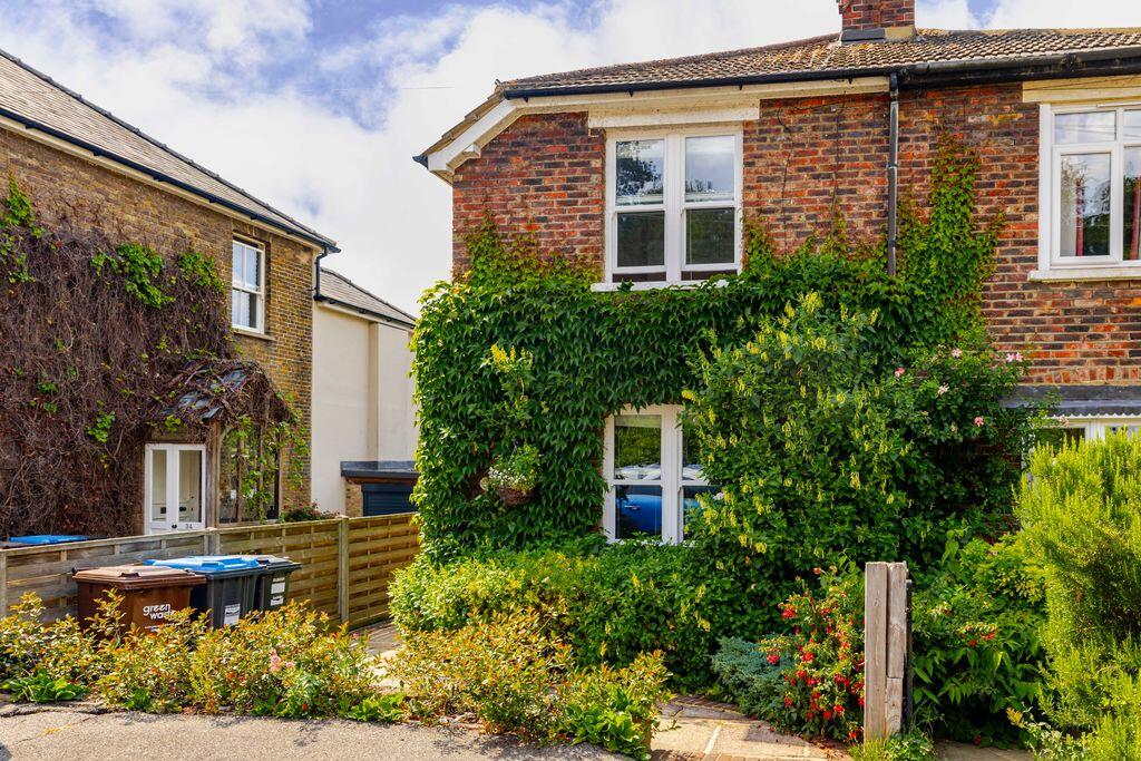 Main image of property: Beechwood Road, Caterham