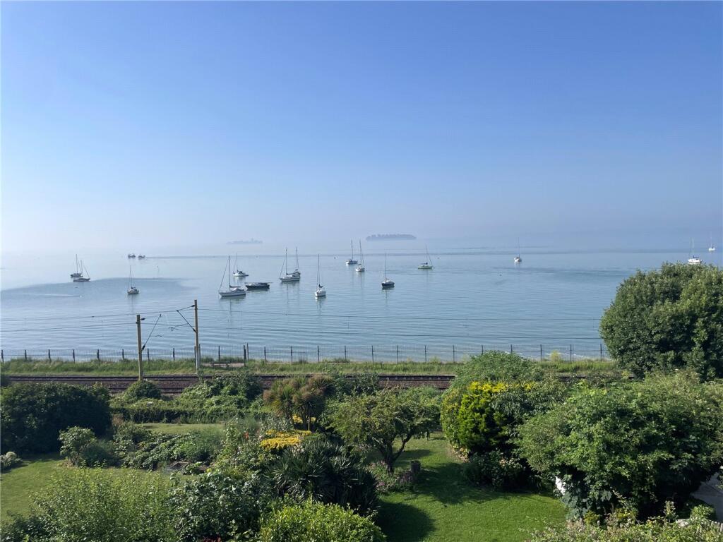 Apartment in Southend-on-Sea - More