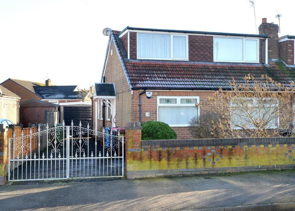 4-bed house on School Lane, Irlam, M44, £275,000