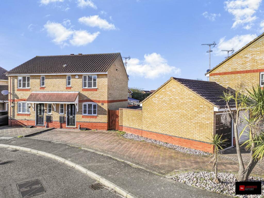Main image of property: Heron Gardens, Rayleigh