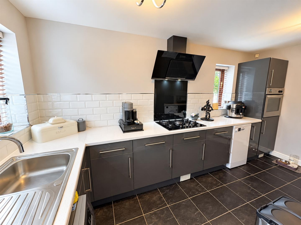 Hunsworth Lane, Cleckheaton photo 5