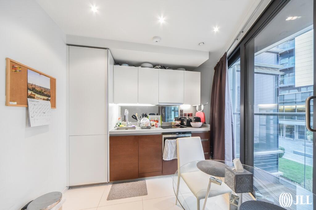 Apartment in London, St John's Estate, Isle of Dogs - View 3