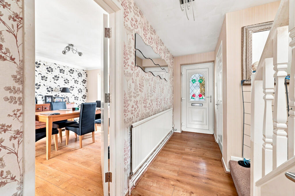 House in Old Windsor, Windsor and Maidenhead - More