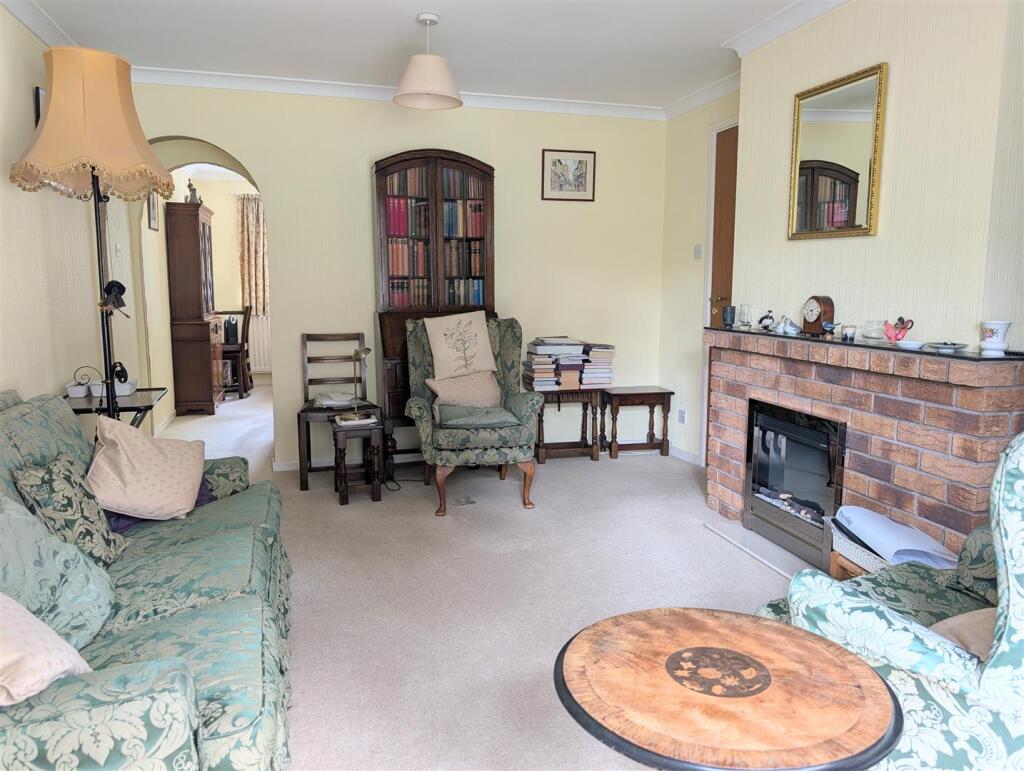 5 Six Acres, Shrewsbury, SY3 6AF photo 3