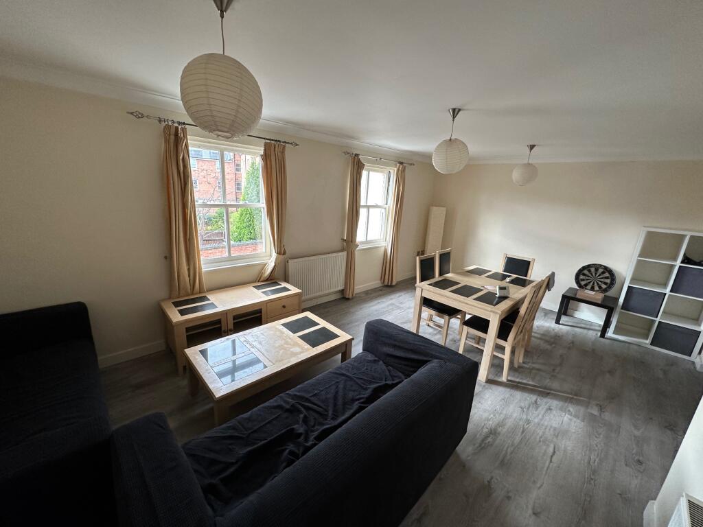 Apartment in Warwick, Royal Leamington Spa - View 4