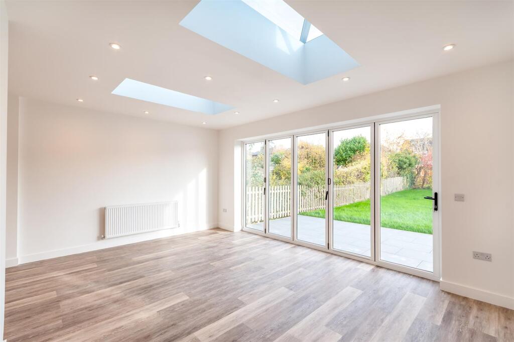 House in Rotherham, Guilthwaite - View 4