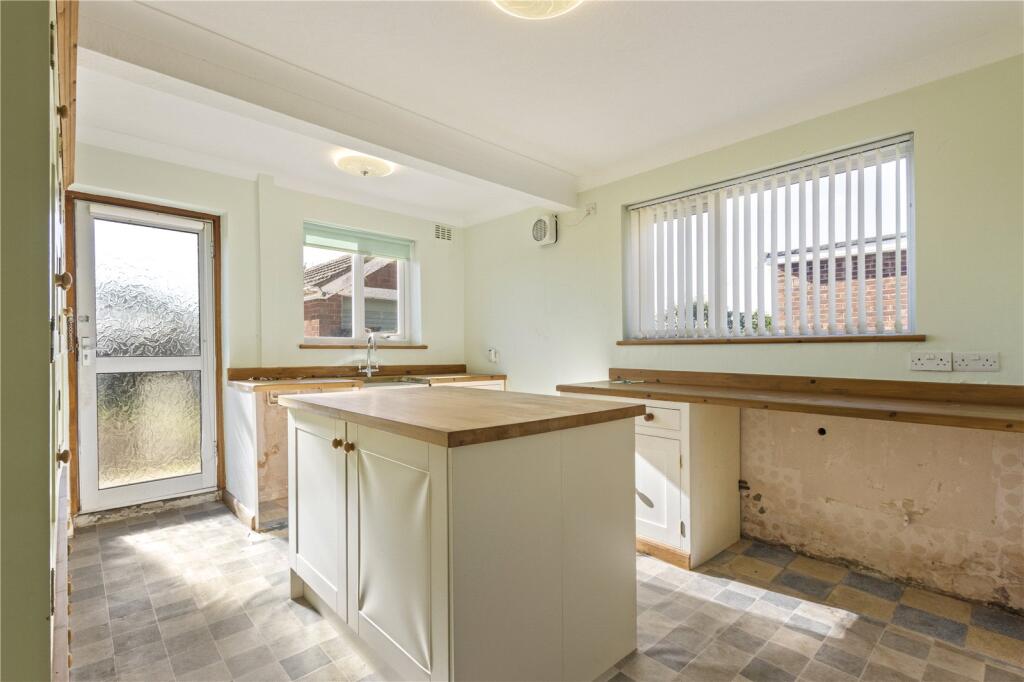 House in Grimsby, New Waltham - More