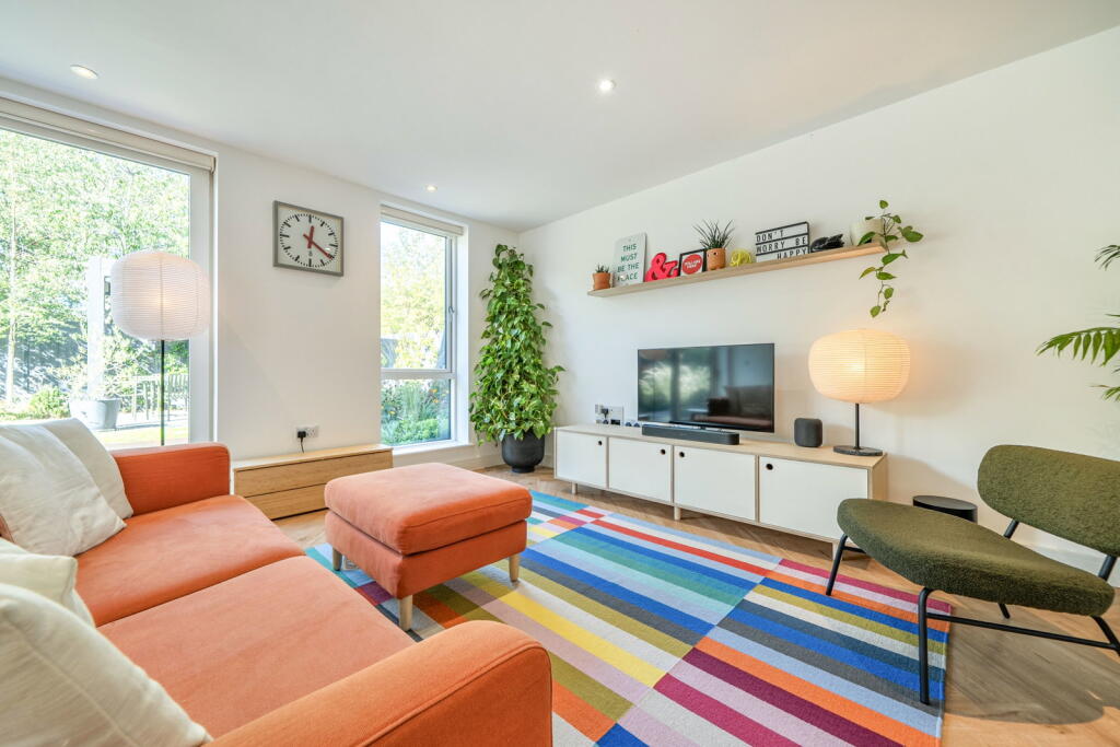 House in Broxbourne, Hammond Street - View 3