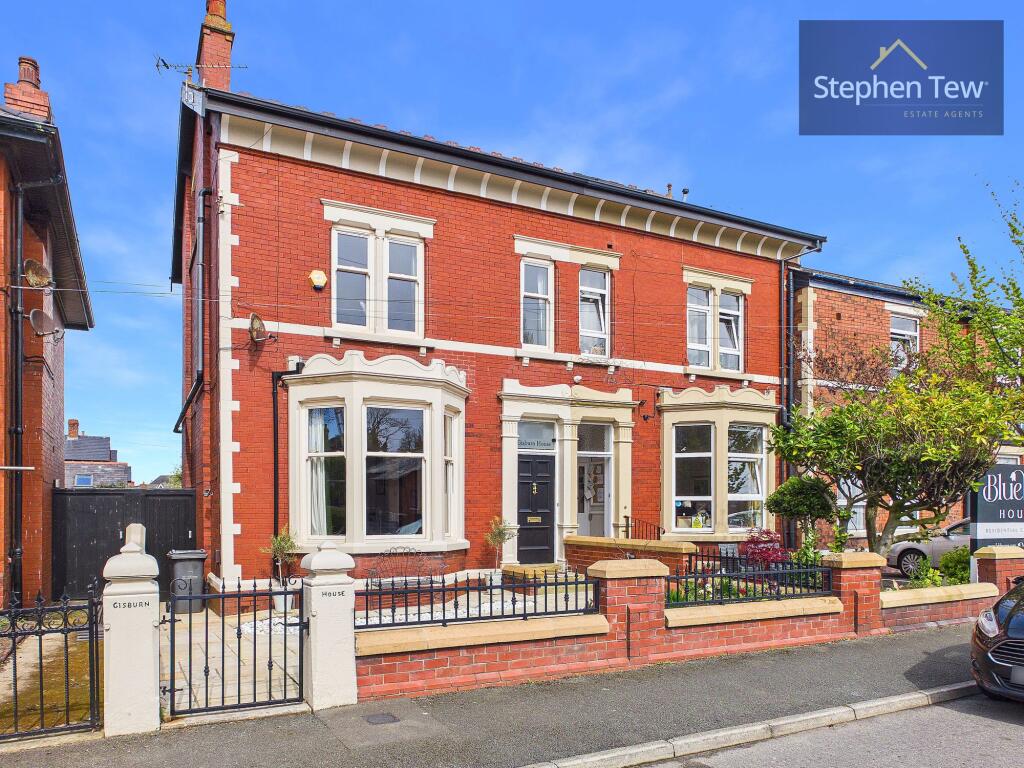 Main image of property: 14 Victoria Road, Poulton-Le-Fylde, FY6