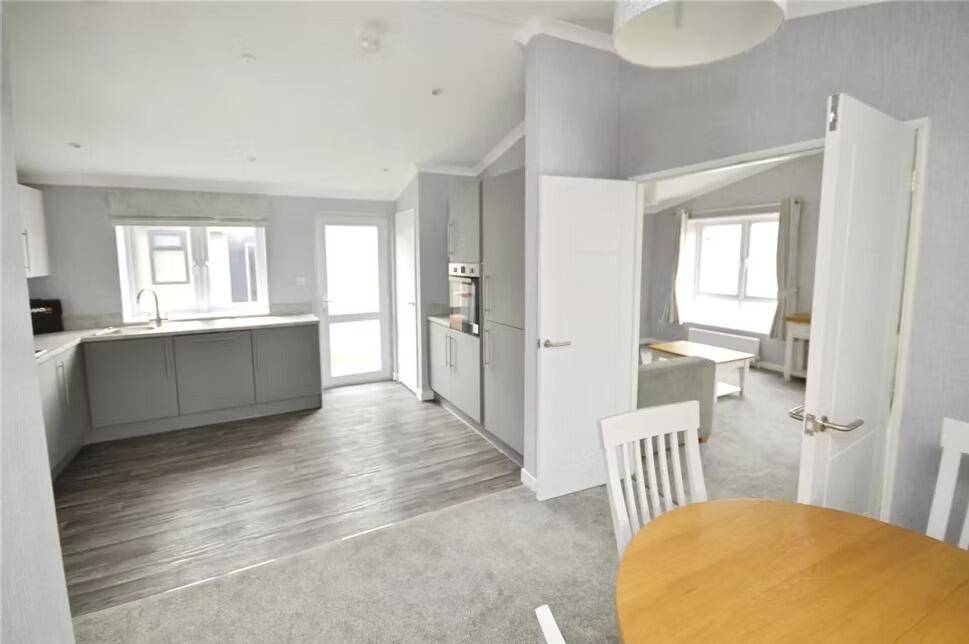 Two Bed Omar Image, Port Werburgh Park, Hoo St Werburgh, Rochester, Kent, ME3 9GR photo 4