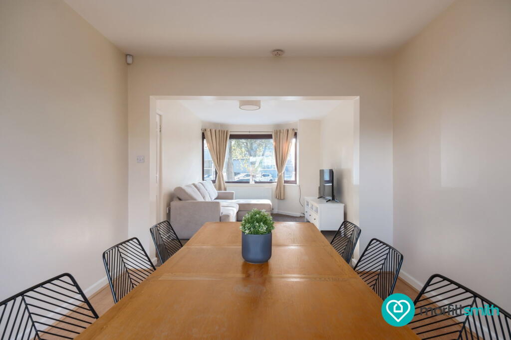 House in Sheffield, Wadsley Bridge, Fox Hill - More