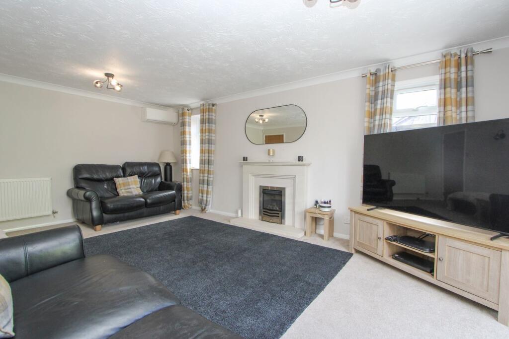 Clayfield, Yate, Bristol, BS37 photo 4