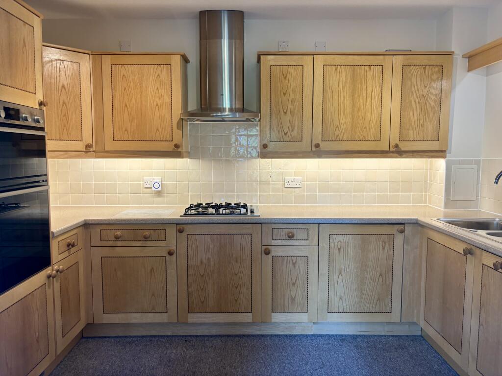 Apartment in Redhill - More