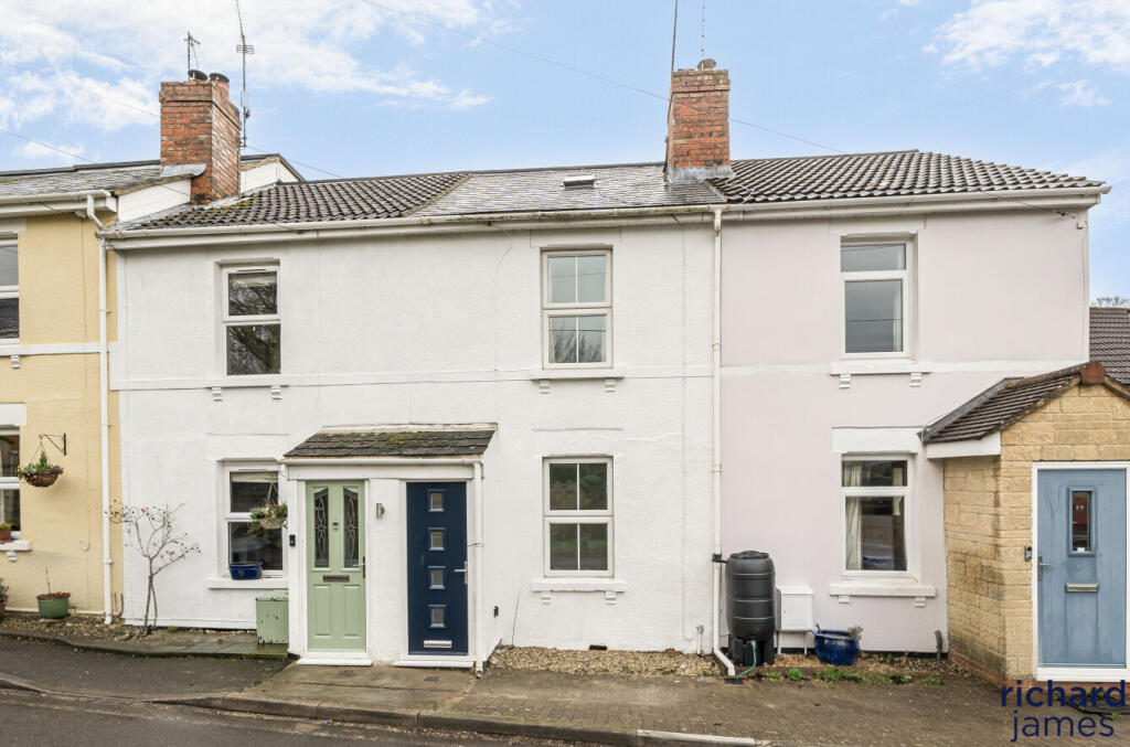 3 bedroom terraced house for sale in Washpool, Swindon SN5 3PN, SN5