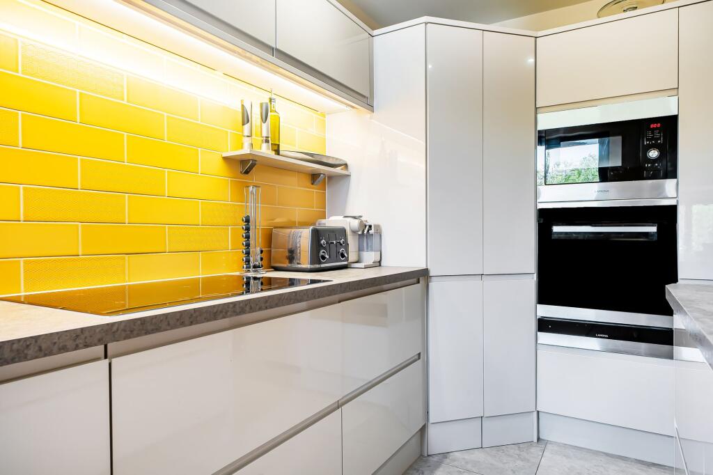 House in Tandridge, Warlingham - More