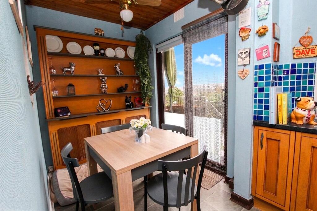 House in Weston-super-Mare, Milton - More