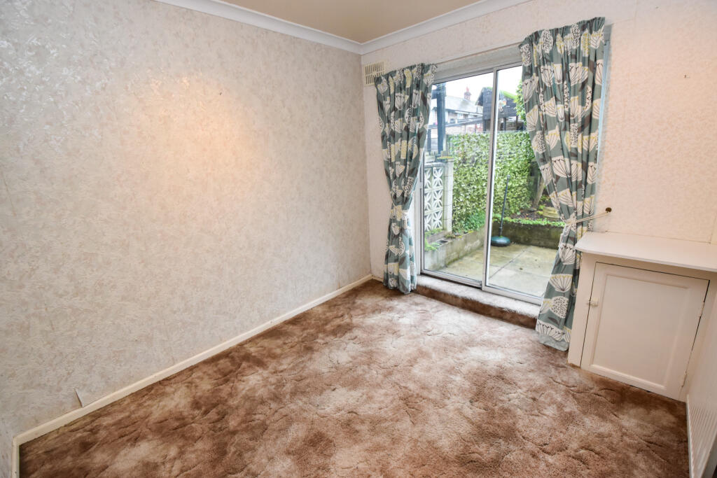 Norfolk Gardens, Urmston, M41 photo 4