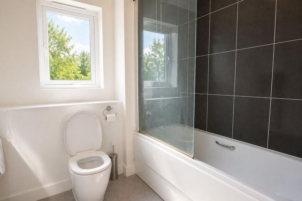 6 bedroom semi-detached house for rent